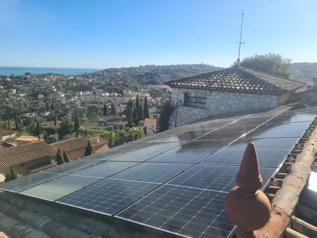 FP Solaire, votre installateur de panneaux solaires  Grasse, accompagne les entreprises vers l'nergie verte